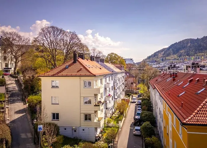 Modern 2br Balcony - Near Cruise Terminal Lägenhet