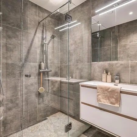 Modern 2br Balcony - Near Cruise Terminal דירה *